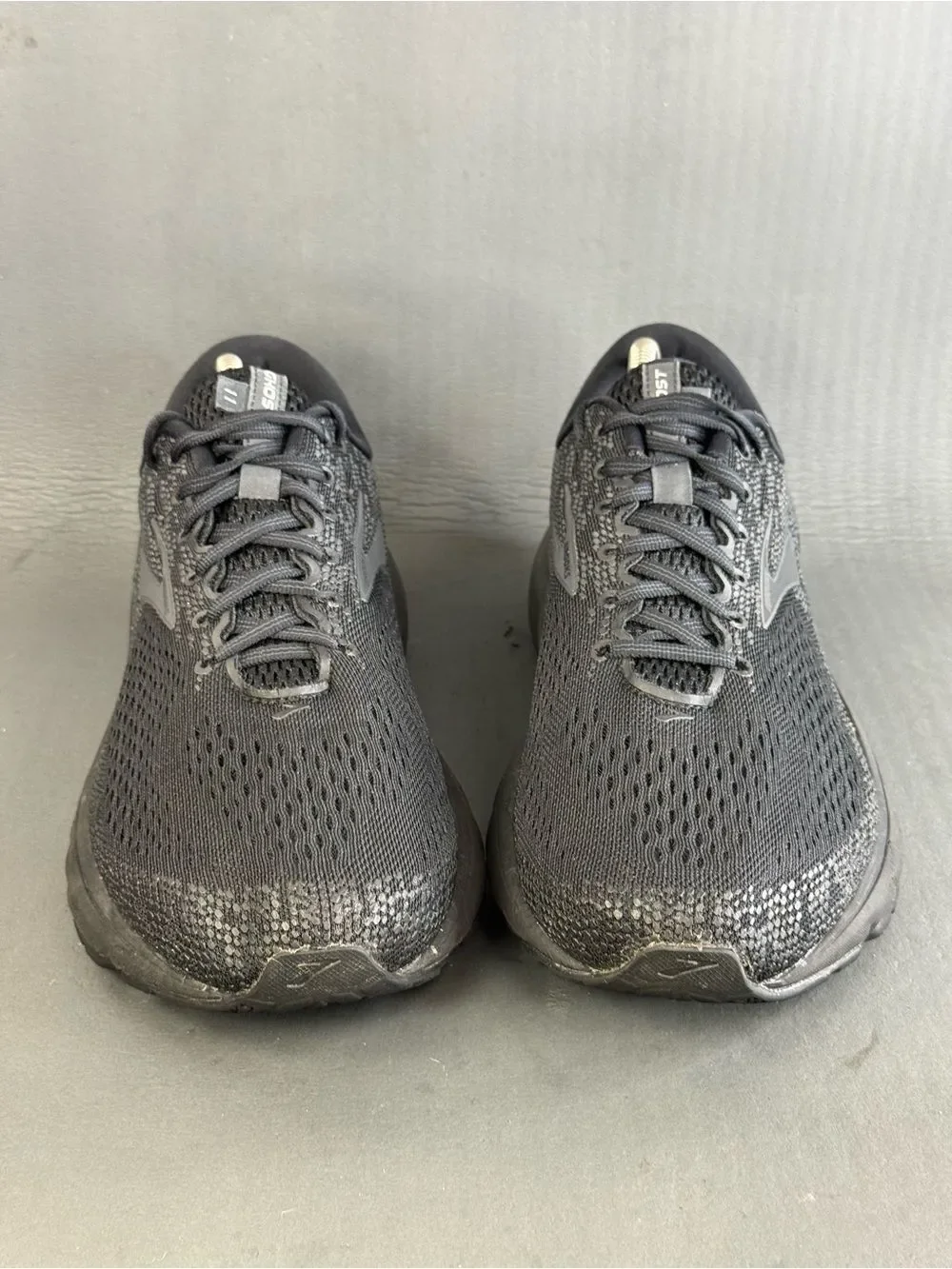 Brooks Ghost 11 running athletic sneaker shoes Extra-wide men’s size 10